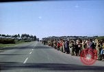 Standbild Präsident Kennedy's Konvoi Vandenberg Air Force Base California USA, 1962, aus Sekunde 26 historischem Filmmaterial Videoclip 65675028977