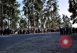 Standbild Präsident Kennedy's Konvoi Vandenberg Air Force Base California USA, 1962, aus Sekunde 49 historischem Filmmaterial Videoclip 65675028977