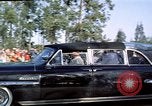 Standbild Präsident Kennedy's Konvoi Vandenberg Air Force Base California USA, 1962, aus Sekunde 60 historischem Filmmaterial Videoclip 65675028977