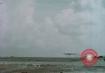 Immagine di Aerei americani Eniwetok atollo delle Isole Marshall, 1956, secondo 42 filmato di repertorio 65675028979