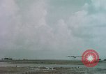 Immagine di Aerei americani Eniwetok atollo delle Isole Marshall, 1956, secondo 46 filmato di repertorio 65675028979