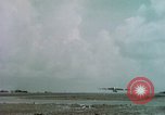 Immagine di Aerei americani Eniwetok atollo delle Isole Marshall, 1956, secondo 48 filmato di repertorio 65675028979