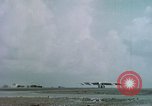 Immagine di Aerei americani Eniwetok atollo delle Isole Marshall, 1956, secondo 51 filmato di repertorio 65675028979