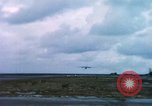 Immagine di Aerei americani Eniwetok atollo delle Isole Marshall, 1956, secondo 60 filmato di repertorio 65675028979