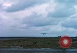 Immagine di Aerei americani Eniwetok atollo delle Isole Marshall, 1956, secondo 61 filmato di repertorio 65675028979