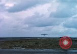 Immagine di Aerei americani Eniwetok atollo delle Isole Marshall, 1956, secondo 62 filmato di repertorio 65675028979