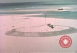 Standbild raydist site Bikini Atoll Marshall Inseln, 1956, aus Sekunde 27 historischem Filmmaterial Videoclip 65675028980