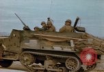 Standbild Konvoi des M3-Tanks Knochen Algerien, 1942, aus Sekunde 40 historischem Filmmaterial Videoclip 65675028996