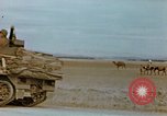 Standbild Konvoi des M3-Tanks Knochen Algerien, 1942, aus Sekunde 42 historischem Filmmaterial Videoclip 65675028996
