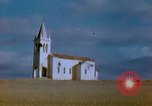 Standbild bombardiert Kirche Qued Zarga Tunesien, 1942, aus Sekunde 6 historischem Filmmaterial Videoclip 65675029001