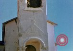 Standbild bombardiert Kirche Qued Zarga Tunesien, 1942, aus Sekunde 19 historischem Filmmaterial Videoclip 65675029001