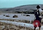 Image Tirs d'artillerie britanniques sur les Allemands Tebourba Tunisie, 1942, de la seconde 9 séquences d'archives historiques vidéo 65675029006