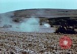Image Tirs d'artillerie britanniques sur les Allemands Tebourba Tunisie, 1942, de la seconde 15 séquences d'archives historiques vidéo 65675029006