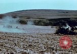 Image Tirs d'artillerie britanniques sur les Allemands Tebourba Tunisie, 1942, de la seconde 16 séquences d'archives historiques vidéo 65675029006