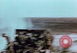 Image Tirs d'artillerie britanniques sur les Allemands Tebourba Tunisie, 1942, de la seconde 24 séquences d'archives historiques vidéo 65675029006