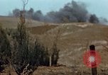 Image Tirs d'artillerie britanniques sur les Allemands Tebourba Tunisie, 1942, de la seconde 50 séquences d'archives historiques vidéo 65675029006