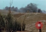 Image Tirs d'artillerie britanniques sur les Allemands Tebourba Tunisie, 1942, de la seconde 51 séquences d'archives historiques vidéo 65675029006