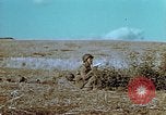 Image Tirs d'artillerie britanniques sur les Allemands Tebourba Tunisie, 1942, de la seconde 56 séquences d'archives historiques vidéo 65675029006