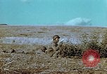 Image Tirs d'artillerie britanniques sur les Allemands Tebourba Tunisie, 1942, de la seconde 57 séquences d'archives historiques vidéo 65675029006