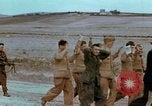 Immagine di Soldati tedeschi e italiani catturati Tunisia Africa del Nord, 1942, secondo 9 filmato di repertorio 65675029007