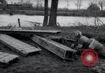 Image des ingénieurs de la US 9th Army Linnich Allemagne, 1944, de la seconde 37 séquences d'archives historiques vidéo 65675029023
