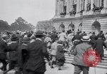 Immagine di Grande folla Versailles FRANCIA, 1919, secondo 4 filmato di repertorio 65675029030