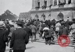 Immagine di Grande folla Versailles FRANCIA, 1919, secondo 7 filmato di repertorio 65675029030