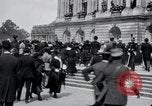 Immagine di Grande folla Versailles FRANCIA, 1919, secondo 10 filmato di repertorio 65675029030