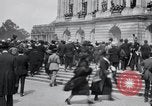 Immagine di Grande folla Versailles FRANCIA, 1919, secondo 11 filmato di repertorio 65675029030