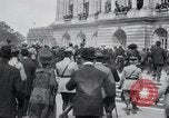 Immagine di Grande folla Versailles FRANCIA, 1919, secondo 15 filmato di repertorio 65675029030