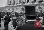 Immagine di Grande folla Versailles FRANCIA, 1919, secondo 17 filmato di repertorio 65675029030