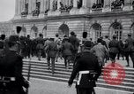 Immagine di Grande folla Versailles FRANCIA, 1919, secondo 24 filmato di repertorio 65675029030