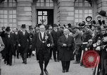 Immagine di Dignitari lasciare Versailles FRANCIA, 1919, secondo 33 filmato di repertorio 65675029032