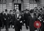 Immagine di Dignitari lasciare Versailles FRANCIA, 1919, secondo 35 filmato di repertorio 65675029032