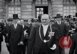 Immagine di Dignitari lasciare Versailles FRANCIA, 1919, secondo 37 filmato di repertorio 65675029032