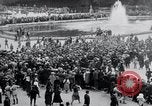 Immagine di Dignitari lasciare Versailles FRANCIA, 1919, secondo 52 filmato di repertorio 65675029032