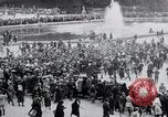 Immagine di Dignitari lasciare Versailles FRANCIA, 1919, secondo 53 filmato di repertorio 65675029032