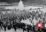 Immagine di Dignitari lasciare Versailles FRANCIA, 1919, secondo 55 filmato di repertorio 65675029032