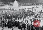 Immagine di Dignitari lasciare Versailles FRANCIA, 1919, secondo 56 filmato di repertorio 65675029032