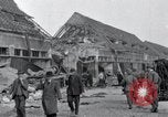 Standbild Leichen von Gefangenen Nordhausen Deutschland, 1945, aus Sekunde 4 historischem Filmmaterial Videoclip 65675029042