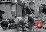 Standbild Leichen von Gefangenen Nordhausen Deutschland, 1945, aus Sekunde 16 historischem Filmmaterial Videoclip 65675029042