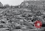 Standbild Leichen von Gefangenen Nordhausen Deutschland, 1945, aus Sekunde 21 historischem Filmmaterial Videoclip 65675029042