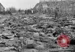 Standbild Leichen von Gefangenen Nordhausen Deutschland, 1945, aus Sekunde 23 historischem Filmmaterial Videoclip 65675029042