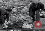 Standbild Leichen von Gefangenen Nordhausen Deutschland, 1945, aus Sekunde 25 historischem Filmmaterial Videoclip 65675029042
