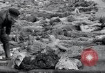 Standbild Leichen von Gefangenen Nordhausen Deutschland, 1945, aus Sekunde 27 historischem Filmmaterial Videoclip 65675029042