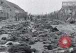 Standbild Leichen von Gefangenen Nordhausen Deutschland, 1945, aus Sekunde 29 historischem Filmmaterial Videoclip 65675029042