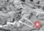 Standbild Leichen von Gefangenen Nordhausen Deutschland, 1945, aus Sekunde 47 historischem Filmmaterial Videoclip 65675029042