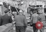 Standbild Leichen von Gefangenen Nordhausen Deutschland, 1945, aus Sekunde 51 historischem Filmmaterial Videoclip 65675029042