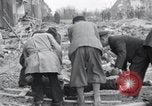 Standbild Leichen von Gefangenen Nordhausen Deutschland, 1945, aus Sekunde 60 historischem Filmmaterial Videoclip 65675029042