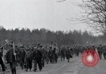 Standbild Nordhausen KZ-Opfern Nordhausen Deutschland, 1945, aus Sekunde 4 historischem Filmmaterial Videoclip 65675029043